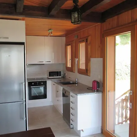 Comfortable With Spectacular Mountain Views Hébergement de vacances *